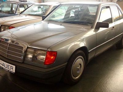 Gebraucht Mercedes E230 132 PS (97 kW) 1987 Grau Limousine