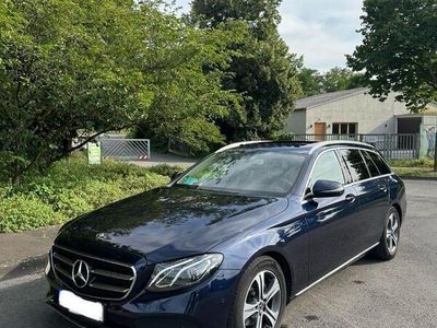 Gebraucht Mercedes E220 194 PS (142 kW) 2019 Blau Kombi