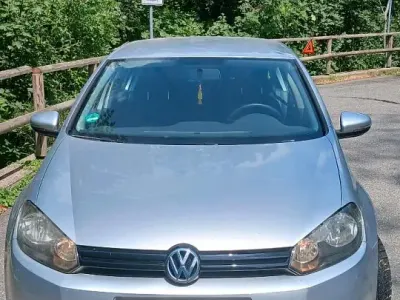 Gebraucht VW Golf VI 105 PS (77 kW) 2011 Silber Kleinwagen