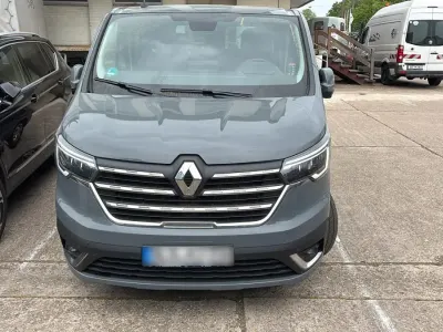 Gebraucht Renault Trafic 150 PS (110 kW) 2024 Grau Van / Kleinbus