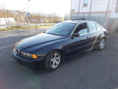 Second-hand BMW 525 163 CP (119 kW) 2000 Albastru Berlinǎ