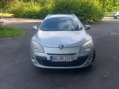 Używany Renault Mégane Dynamique 131 KM (96 kW) 2010 Srebrny Sedan/Limuzyna