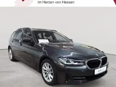 Gebraucht BMW 520 Shadowline 190 PS (139 kW) 2023 Grau Limousine