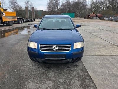 Gebraucht VW Passat 102 PS (75 kW) 2001 Blau Limousine