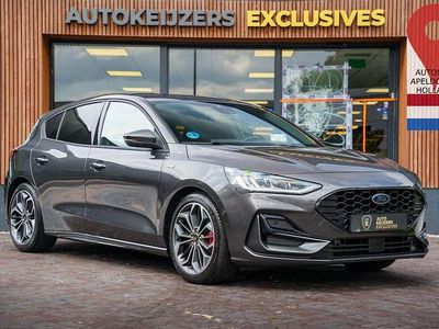 Grau Gebraucht 2024 Ford Focus ST-Line Limousine | 24.900 € (Fairer Preis)