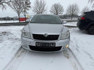 Silber Gebraucht 2012 Skoda Octavia Best of Kombi | 2.990 € (Fairer Preis)