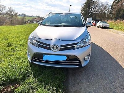 Gebraucht Toyota Verso Edition-S 147 PS (108 kW) 2017 Schwarz Van / Kleinbus