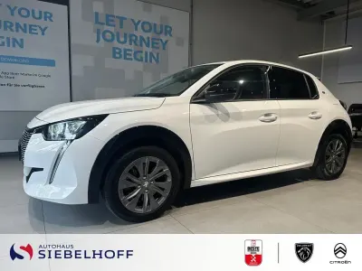 Gebraucht Peugeot e-208 Allure 100 kW (136 PS) 2023 Weiß Kleinwagen