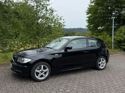 Gebraucht BMW 116 122 PS (89 kW) 2010 Schwarz Kleinwagen