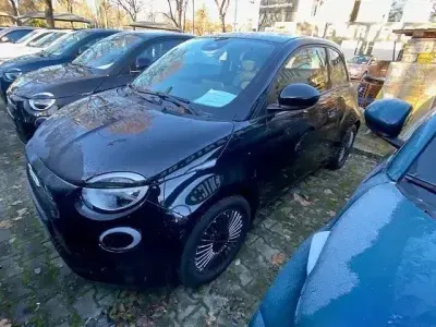 Gebraucht Fiat 500e 86 kW (118 PS) 2023 Schwarz Limousine
