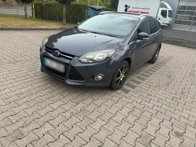 Gebraucht Ford Focus 140 PS (102 kW) 2012 Grau Kombi