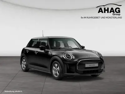Gebraucht Mini Cooper Essential 136 PS (100 kW) 2023 Midnight black Kleinwagen