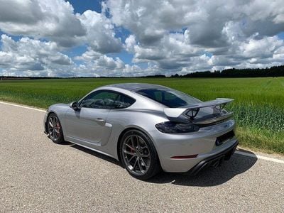 Porsche Cayman GT4