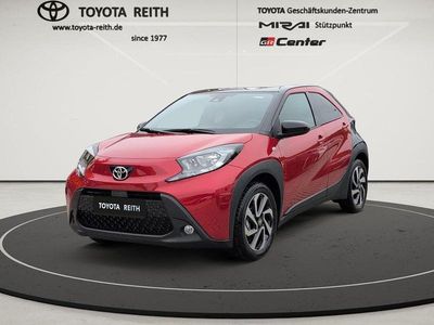 Neu Toyota Aygo X 72 PS (52 kW) 2025 Chili red (3u4)/ black mica (2 SUV