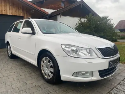 Gebraucht Skoda Octavia Ambiente 160 PS (117 kW) 2010 Weiß Kombi