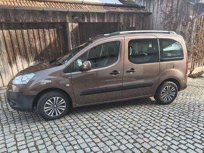 Gebraucht Peugeot Partner Tepee Active 114 PS (83 kW) 2015 Braun Van / Kleinbus