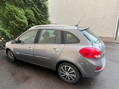 Gebraucht Renault Clio 100 PS (73 kW) 2010 Grau Kombi