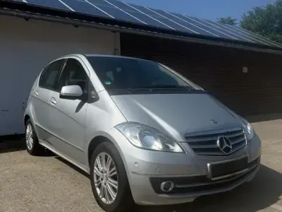 Gebraucht Mercedes A180 Elegance 109 PS (80 kW) 2011 Silber Kleinwagen