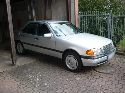 Gebraucht Mercedes C180 Classic 122 PS (89 kW) 1994 Silber Limousine