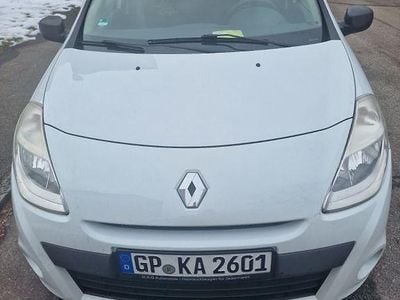 Weiß Gebraucht 2012 Renault Clio IV Limousine | 3.500 € (Guter Preis)