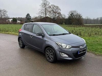 Grau Gebraucht 2013 Hyundai i20 Trend Kleinwagen | 4.799 € (Fairer Preis)