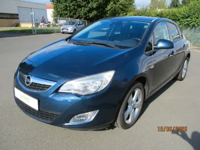 Gebraucht Opel Astra Design Edition 101 PS (74 kW) 2011 Ozean blau (p2) Limousine