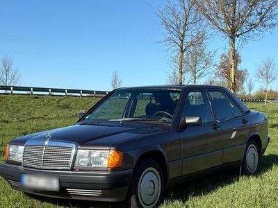 Gebraucht Mercedes 190 131 PS (96 kW) 1990 Violet Limousine
