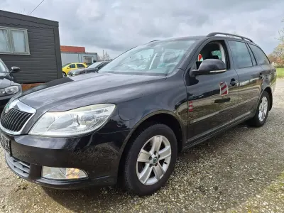 Gebraucht Skoda Octavia Ambiente 105 PS (77 kW) 2011 Schwarzmagic perleffekt Kombi