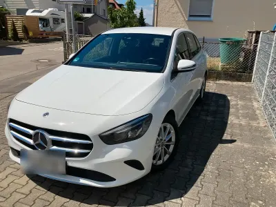 Gebraucht Mercedes B200 150 PS (110 kW) 2019 Weiß Kleinwagen