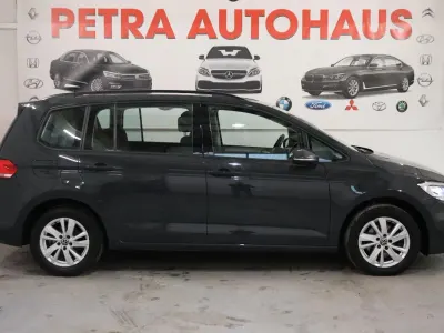 Gebraucht VW Touran Highline 150 PS (110 kW) 2023 Grau Van / Kleinbus