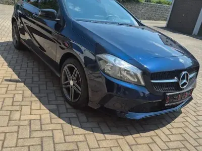Gebraucht Mercedes A180 116 PS (85 kW) 2018 Blau Limousine