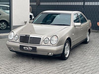 Gebraucht Mercedes E240 Avantgarde 170 PS (125 kW) 1999 Gold Limousine