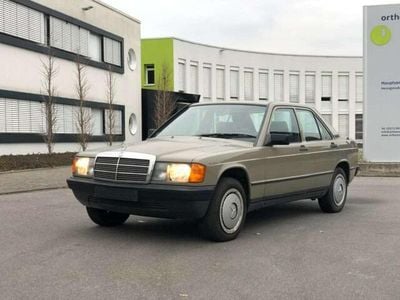 Gebraucht Mercedes 190 72 PS (52 kW) 1988 Gelb Limousine
