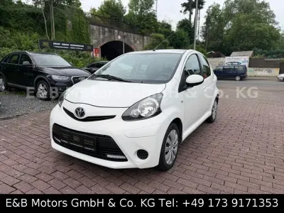Gebraucht Toyota Aygo Cool 68 PS (50 kW) 2013 Weiß Kleinwagen