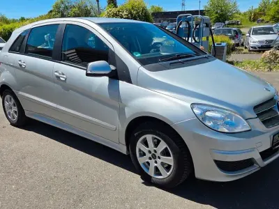 Gebraucht Mercedes B160 95 PS (69 kW) 2010 Silber Van / Kleinbus