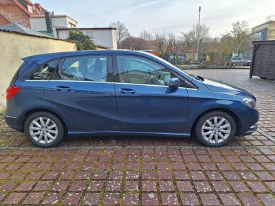 Gebraucht Mercedes B200 156 PS (114 kW) 2012 Blau Van / Kleinbus
