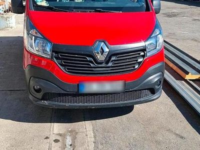 Second-hand Renault Trafic 121 CP (88 kW) 2017 Roșu Monovolum