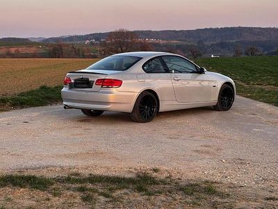 Gebraucht BMW 320 170 PS (125 kW) 2007 Silber Coupé