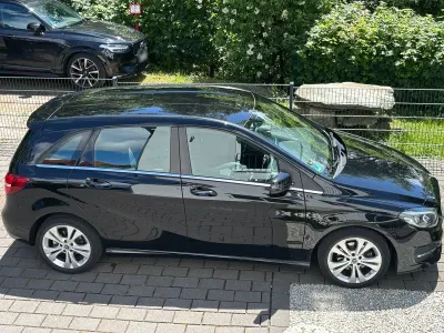 Gebraucht Mercedes B180 Urban 122 PS (89 kW) 2018 Schwarz Kleinwagen