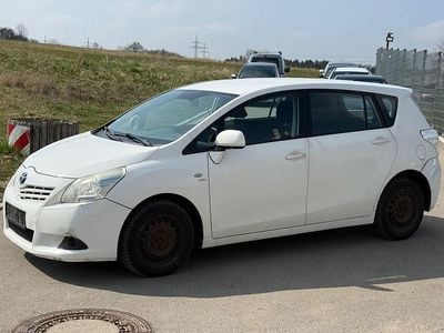 Gebraucht Toyota Verso 126 PS (92 kW) 2011 Weiß Van / Kleinbus