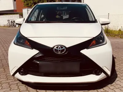 Gebraucht Toyota Aygo 69 PS (50 kW) 2017 Weiß Kleinwagen