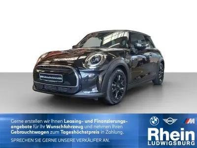 Używany Mini Cooper 136 KM (100 kW) 2023 Czarny Hatchback