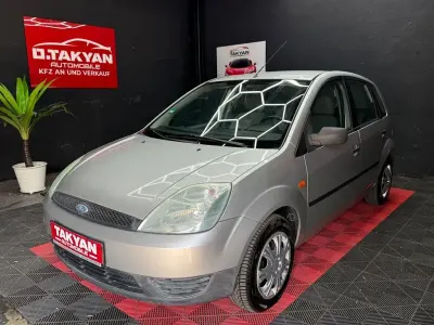 Gebraucht Ford Fiesta Ghia 69 PS (50 kW) 2003 Silber Kleinwagen