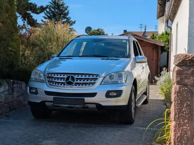 Gebraucht Mercedes ML320 224 PS (164 kW) 2005 Silber SUV