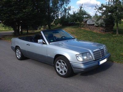 Gebraucht Mercedes E220 150 PS (110 kW) 1996 Silber Cabrio