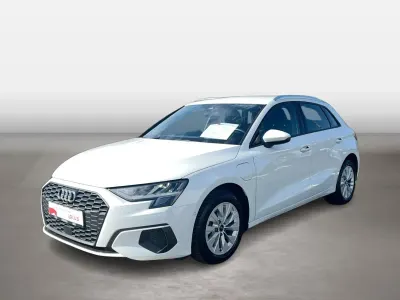 Gebraucht Audi A3 Sportback e-tron Basis 204 PS (150 kW) 2024 Gletscherweiß Kleinwagen