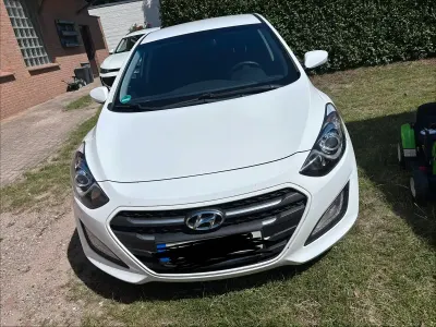 Gebraucht Hyundai i30 101 PS (74 kW) 2016 Weiß Limousine