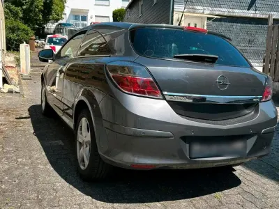 Gebraucht Opel Astra 140 PS (102 kW) 2009 Grau Coupé