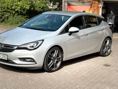 Używany Opel Astra 136 KM (100 kW) 2015 Srebrny Hatchback