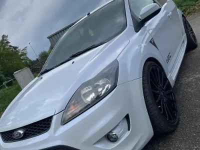 Używany Ford Focus ST 225 KM (165 kW) 2009 Biały Sedan/Limuzyna